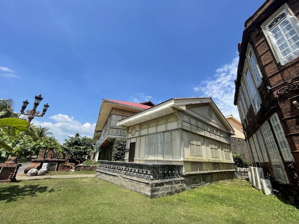 Las Casas Filipinas De Acuzar 6/50