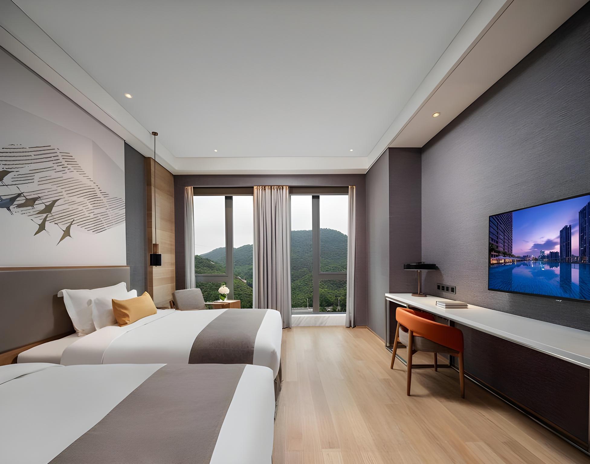 غرفة بسريرين بإطلالة على الجبل