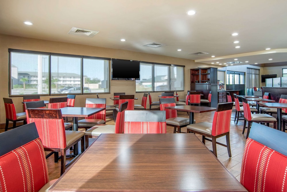 Comfort Suites Gulfport Central, MS 38/49
