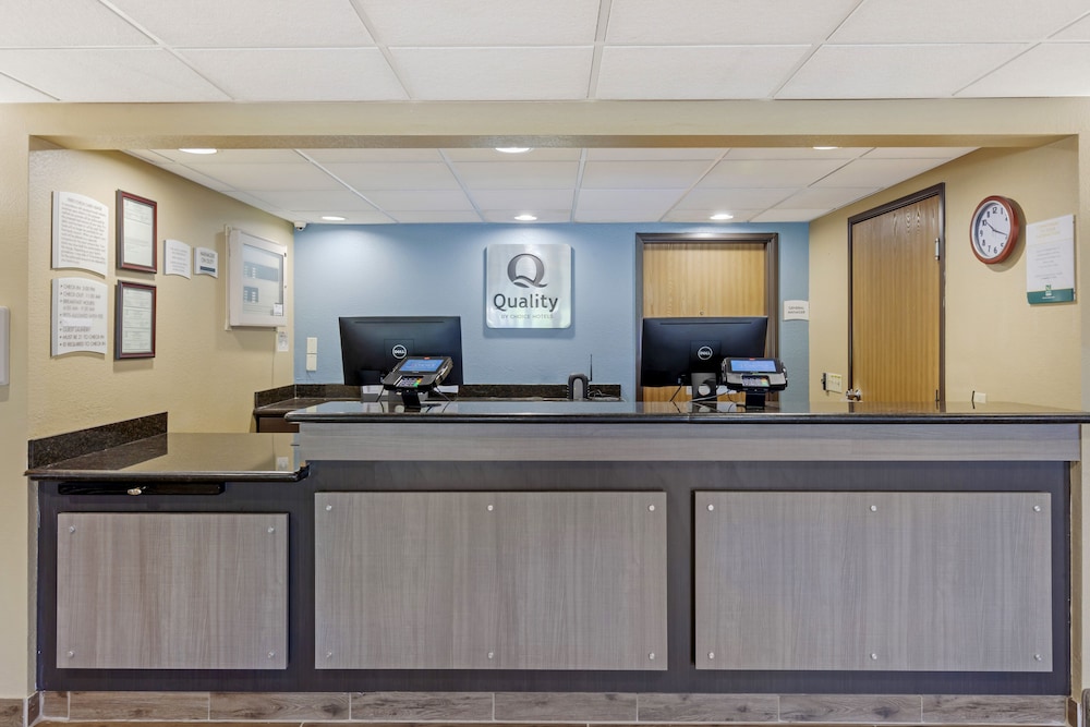 Quality Inn Oshkosh Aviation Park 7/35