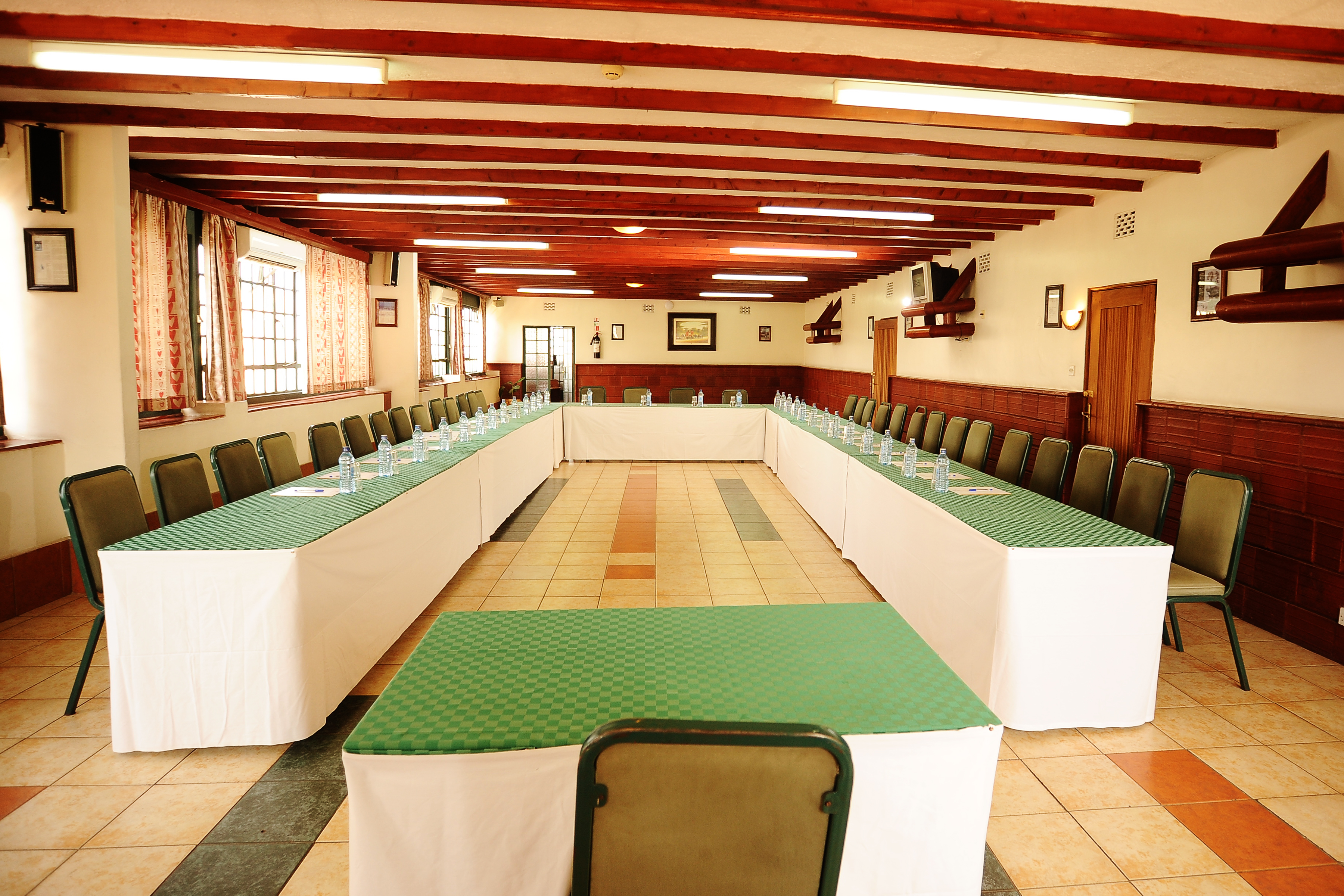 Kenya Comfort Hotel 68/69