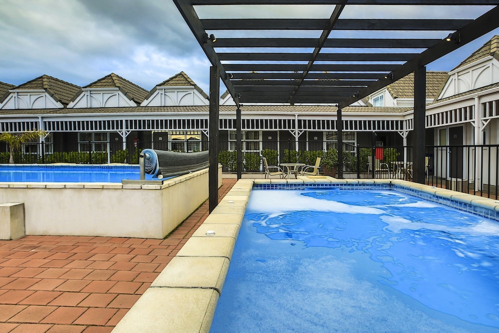 LAKE ROTORUA HOTEL 31/46