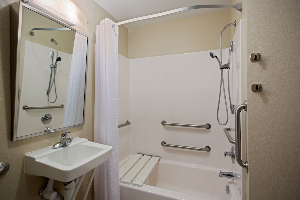 Candlewood Suites Indianapolis Northwest 24/74