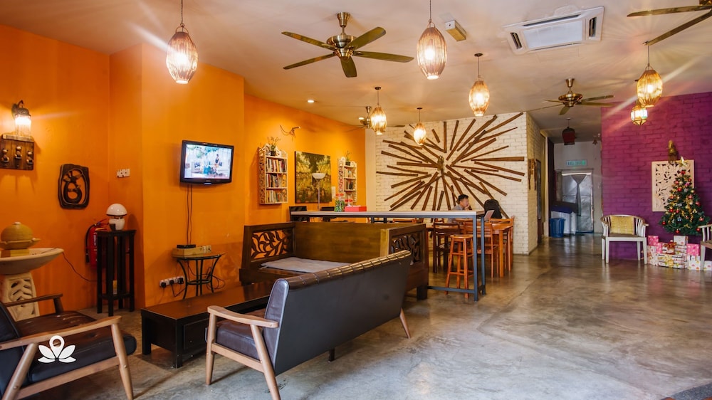 The Explorers Guesthouse and Hostel 10/60