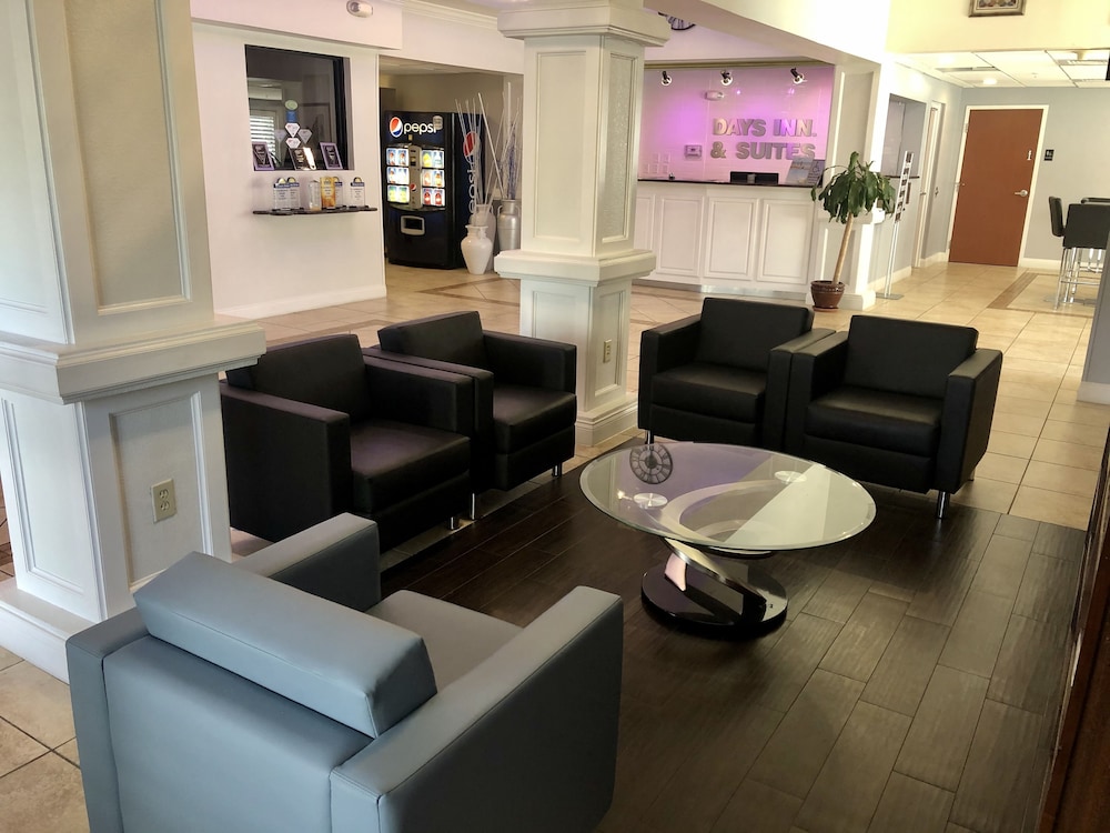 Days Inn & Suites by Wyndham Lakeland 54/85