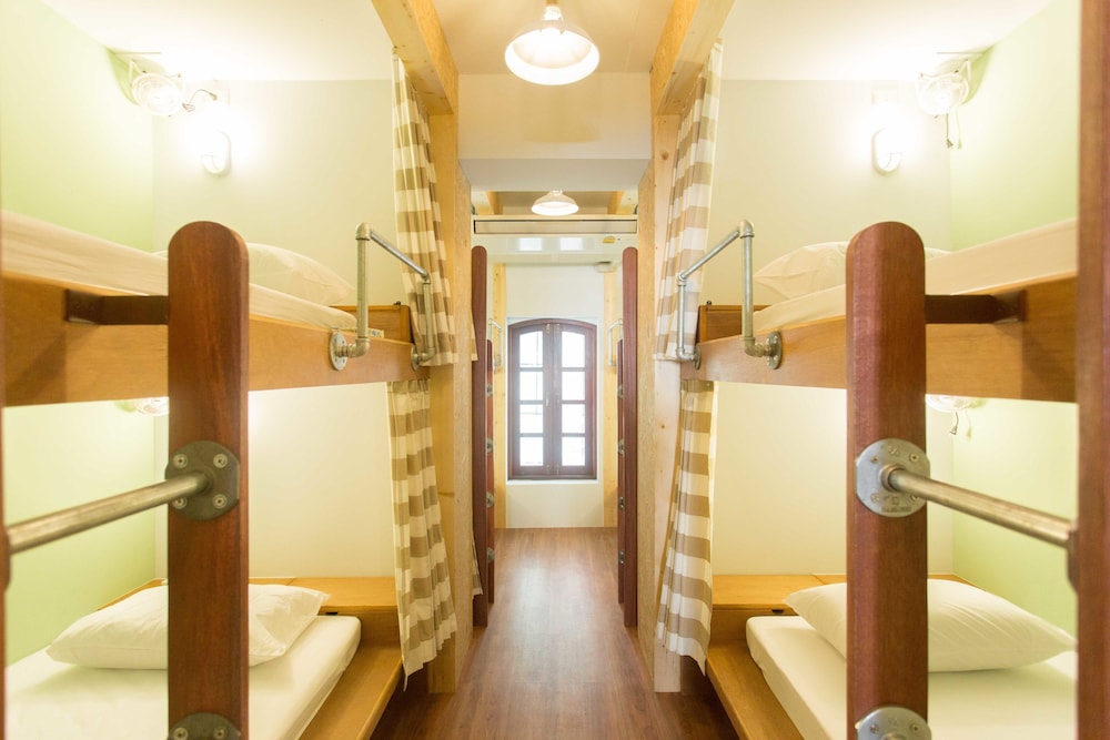 Barn And Bed Hostel 49/50