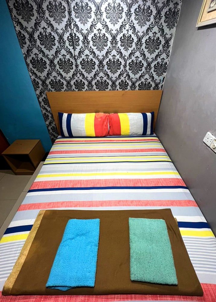 ROOM, DOUBLE BED