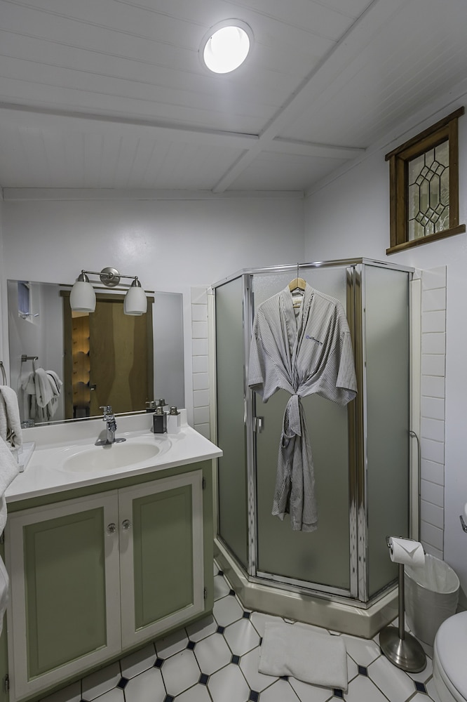 The Inn at Schoolhouse Creek 35/64
