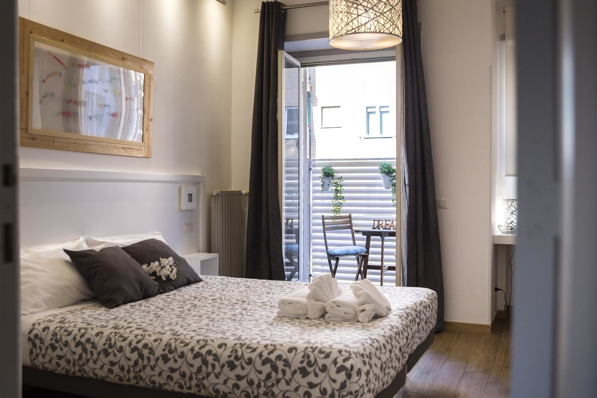 ROOM, QUEEN BED, BALCONY