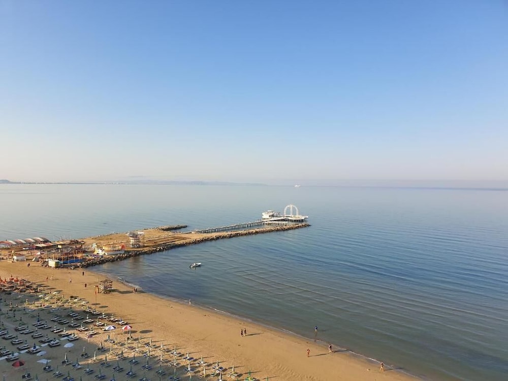 PERANDOR BEACH HOTEL 60/64