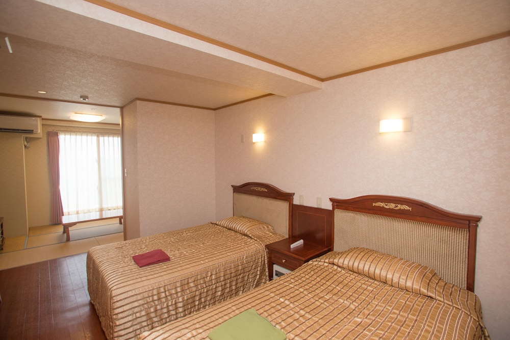 Hotel Castle Village Miyakojima (ex. Miyakojima Onsen Hotel) 25/37