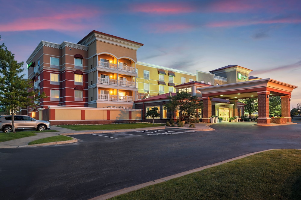 Holiday Inn Hotel Suites Maple Grove Nw Mpls Arbor Lks 4/76