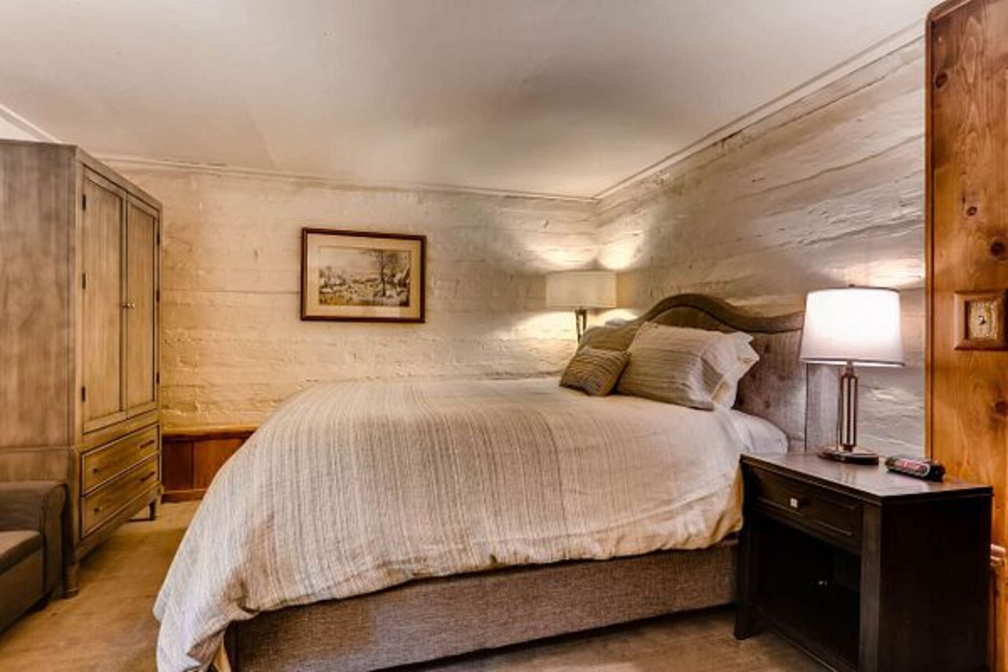 Private, Private Bathroom, Ski Tip Lodge 2/4