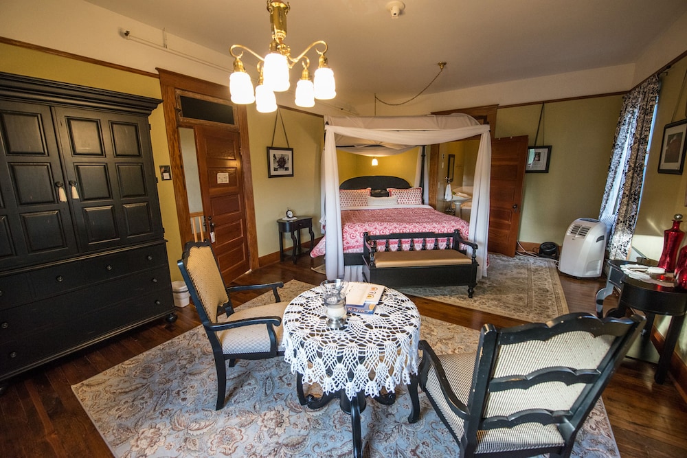 Balch Hotel 28/50