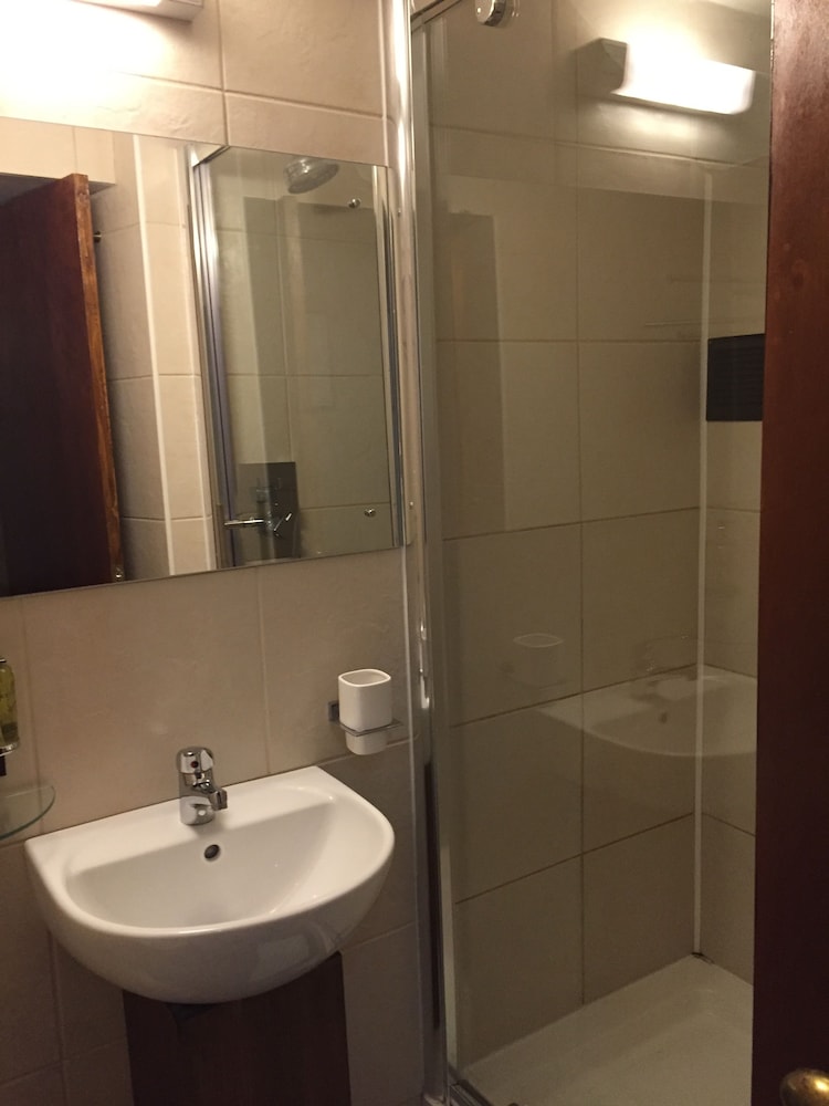 Adelphi Edinburgh Hotel 8/43