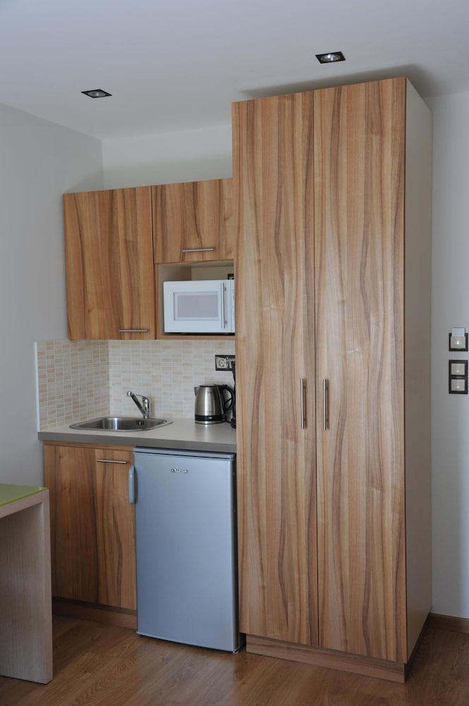Elements Rooms & Apartments 6/23
