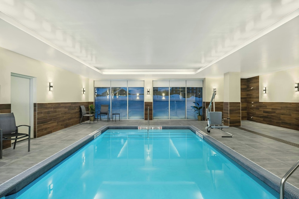 Fairfield Inn & Suites Gravenhurst Muskoka 25/50