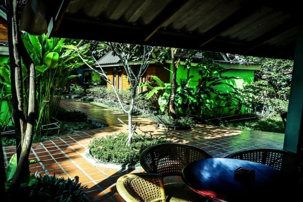Poohbar Resort & Lotusdive 68/72