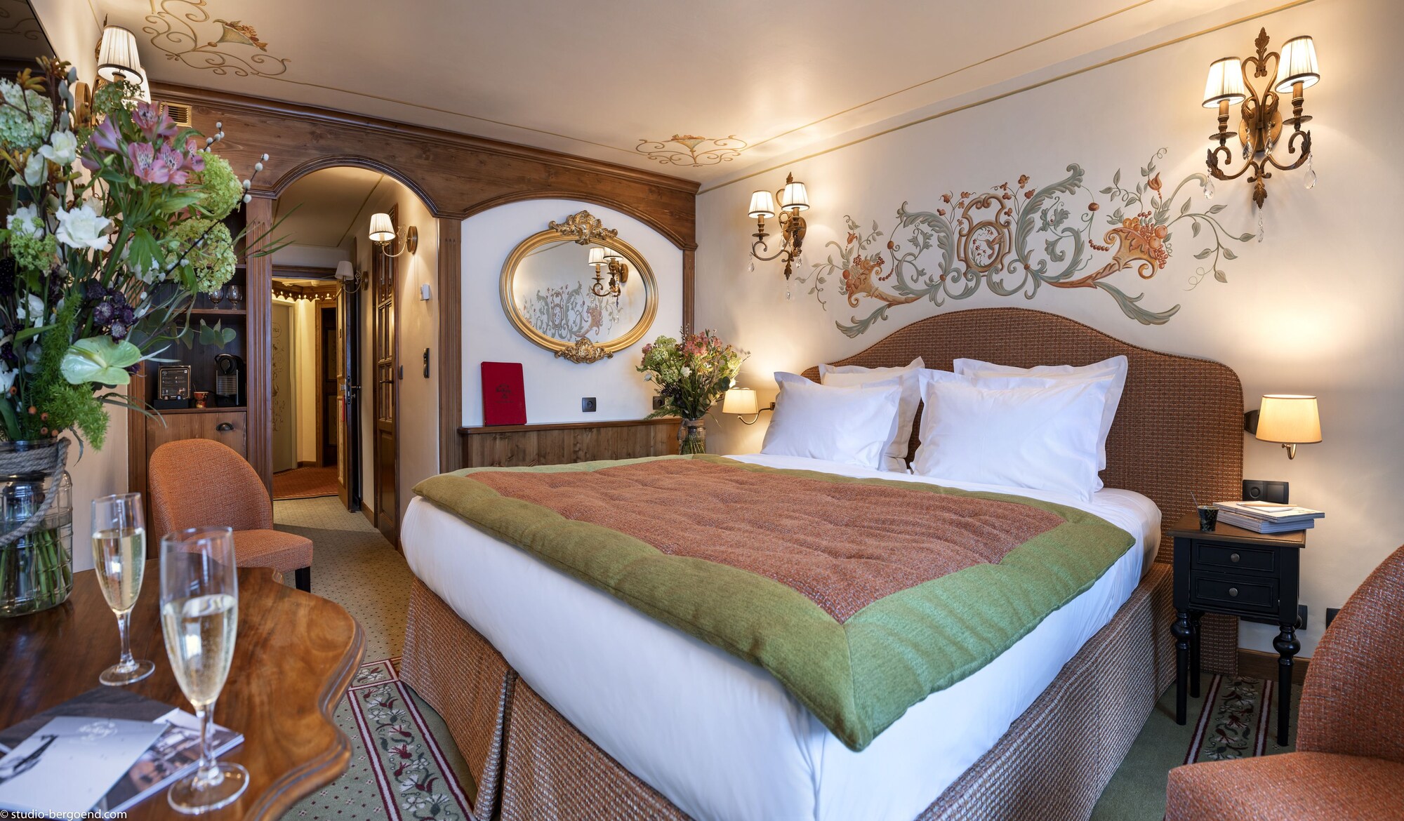 SUPERIOR, DOUBLE BED, MOUNTAIN VIEW, SOUTH WING