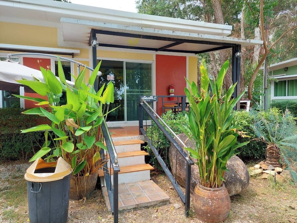 Villa Rayonghouse 60/66