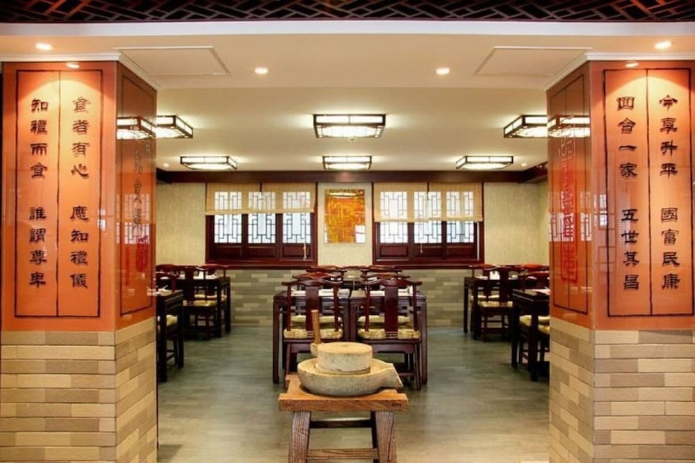 Beijing Jinglun Hotel 24/27