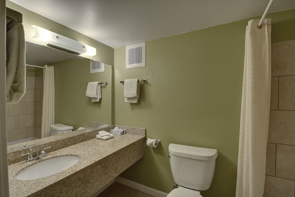 Colonial Motel And Spa 25/60