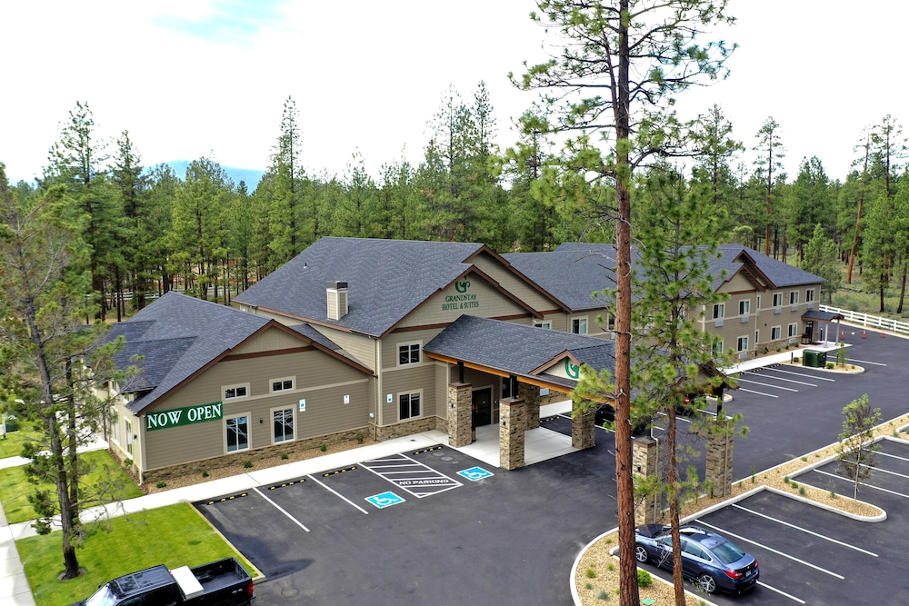 GrandStay Hotel & Suites Sisters 26/33