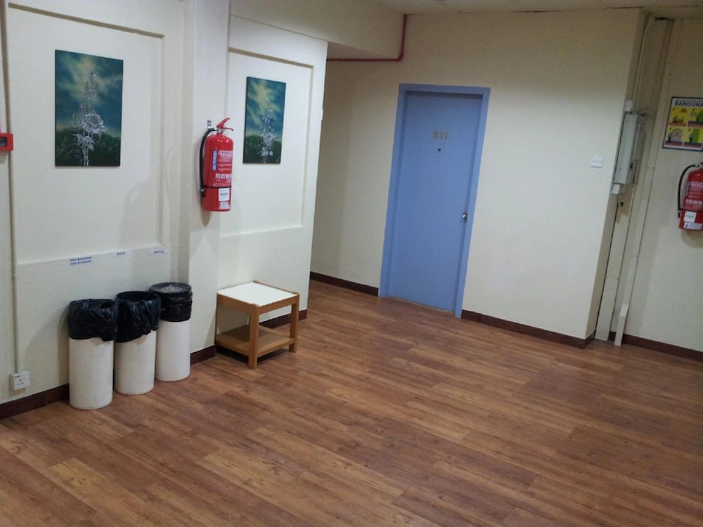 Madani Muslim Hotel 30/34