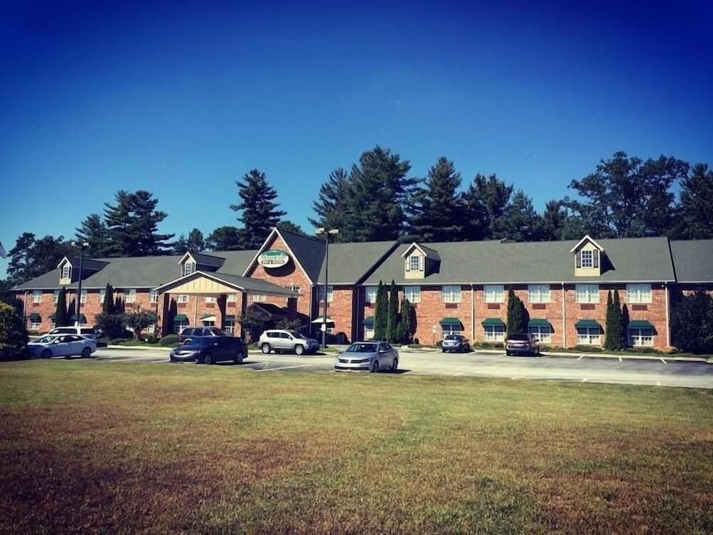 Mountain Inn & Suites Flat Rock 7/53
