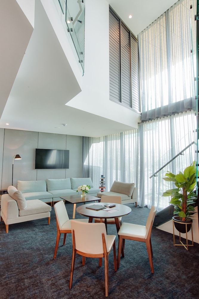 Eatons Hill Hotel 56/71