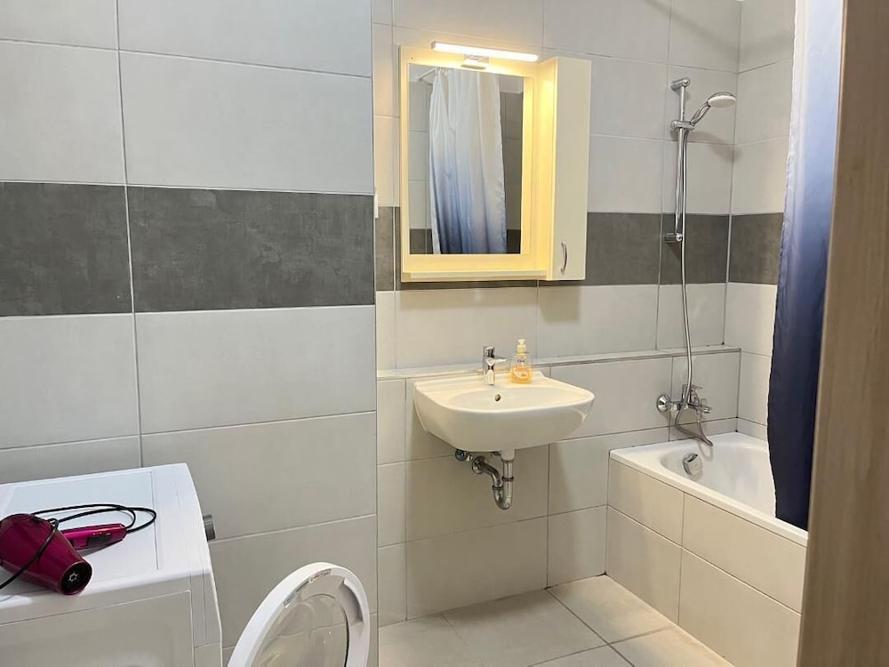 Corvin Rose Apartment Hotel 42/46