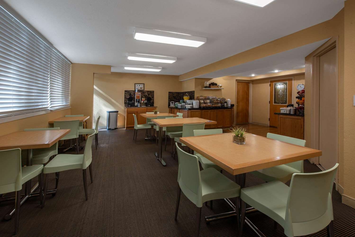 restaurant cafeteria