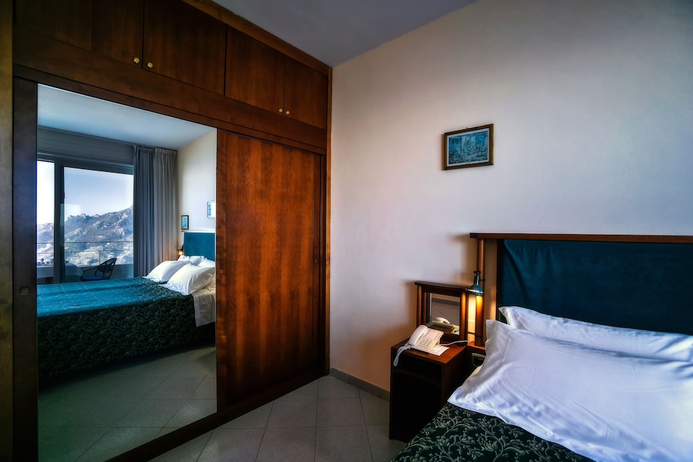 Hotel Graal 12/74