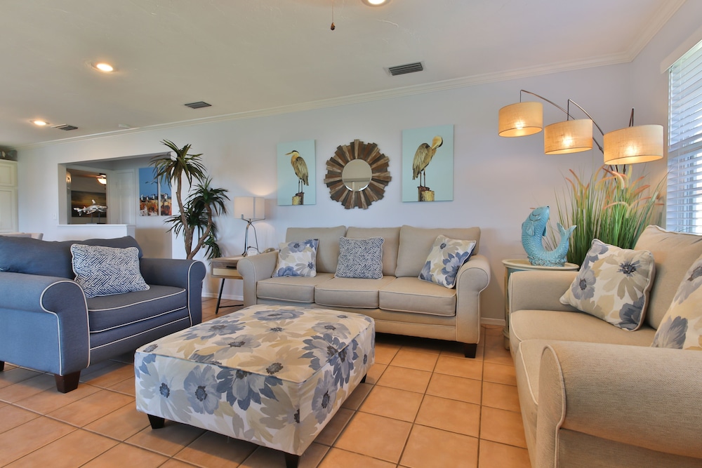 Tradewinds Beach Resort 27/68