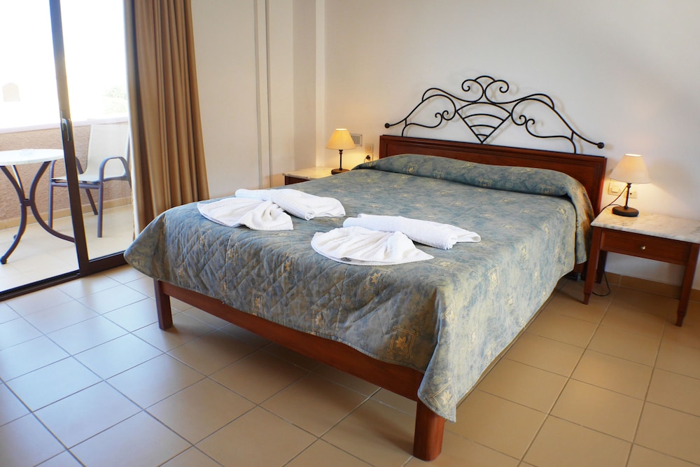 FAMILY, APARTMENT, TWIN BEDS, 3 SOFA