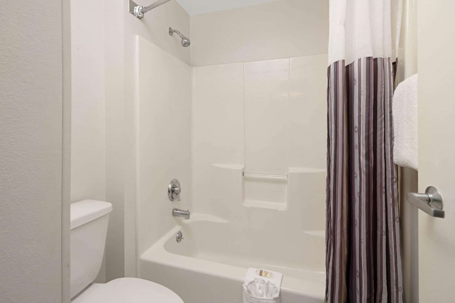 La Quinta Inn & Suites by Wyndham Naples East I-75 42/45