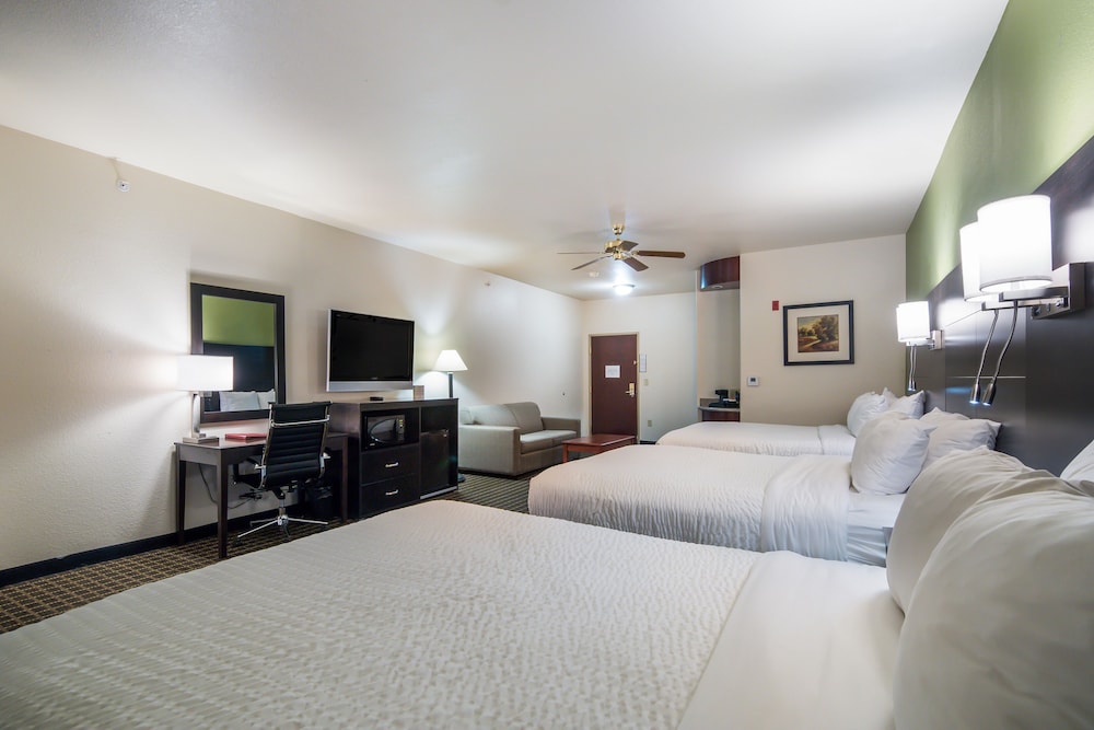Clarion Inn & Suites Weatherford South 8/33