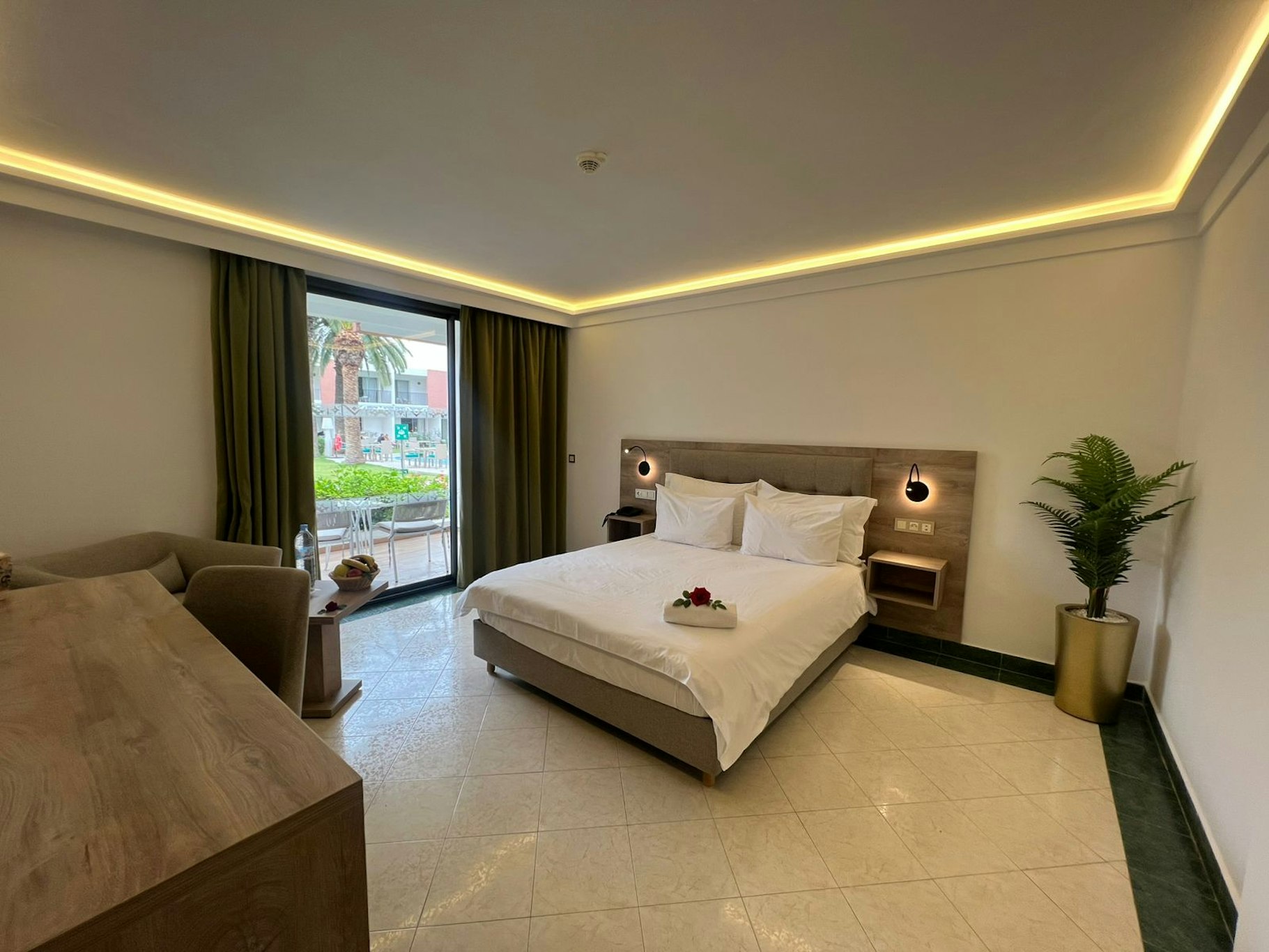 SUPERIOR, DOUBLE BED, POOL VIEW