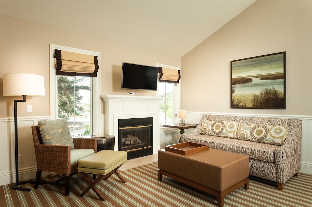 Lighthouse Lodge And Cottages 36/44
