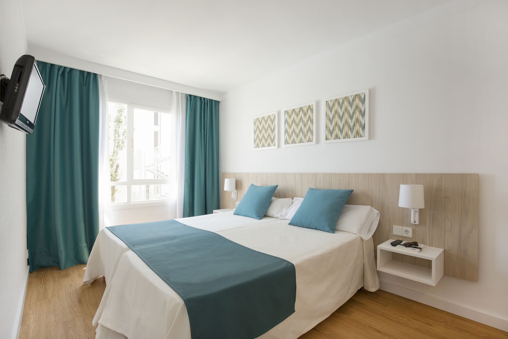 Cabot Hobby Club Apartments 18/63