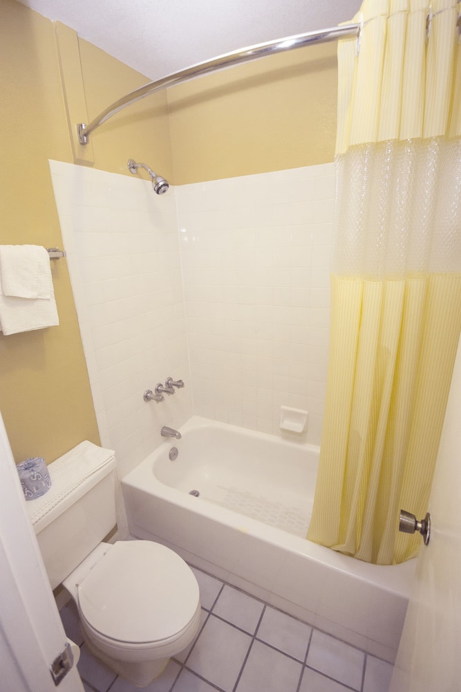 Days Inn by Wyndham DeFuniak Springs 18/19