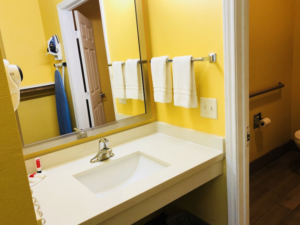 Days Inn by Wyndham Port Aransas TX 14/34