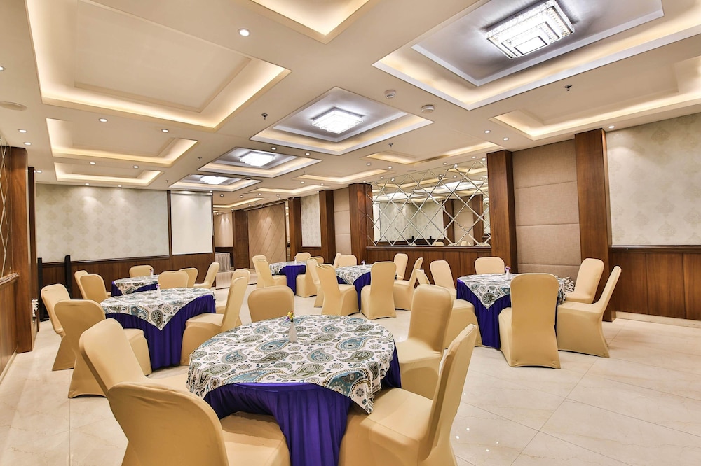 Hotel Sumaditya 23/35