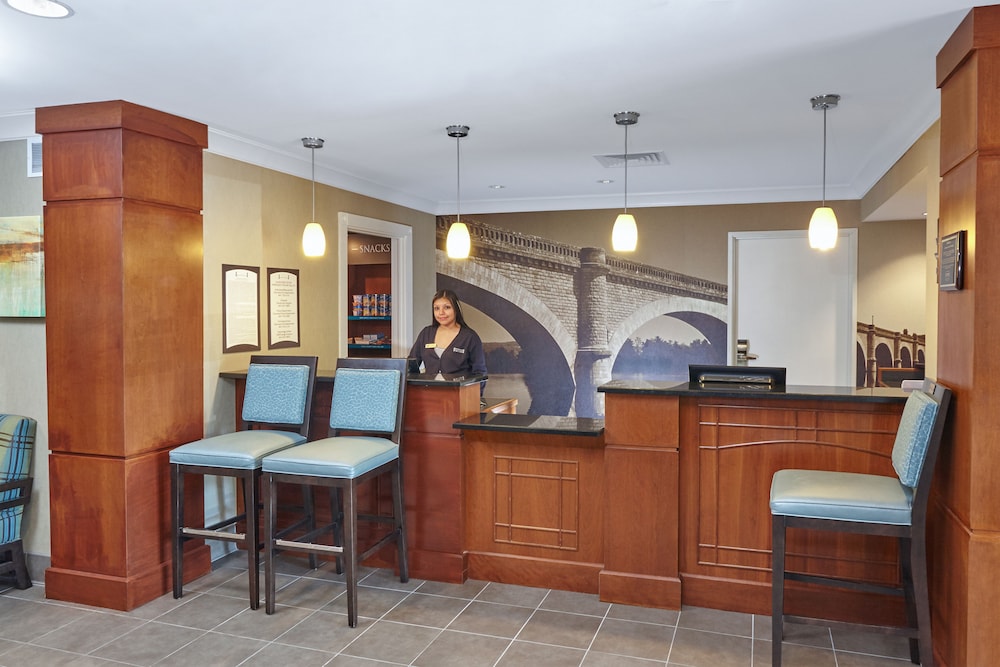 Staybridge Suites Chicago Glenview 39/58