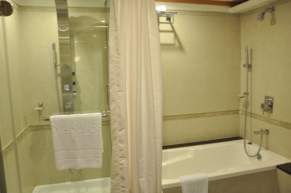 Hotel Babylon Inn 23/24