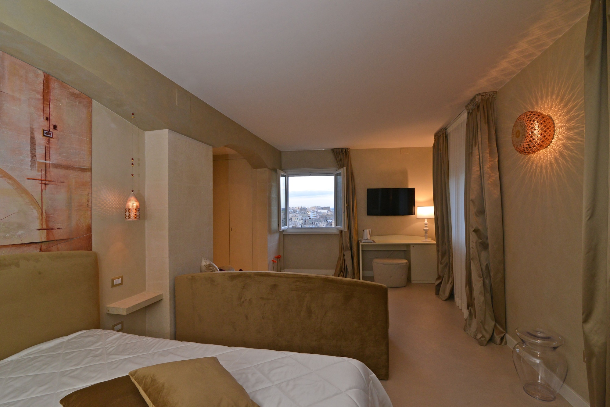 Suite, City View