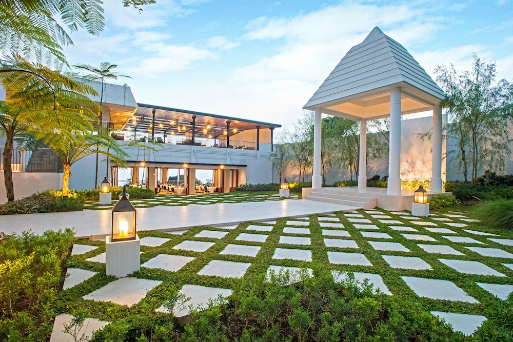 Surya Hotel Cottages Prigen 47/52