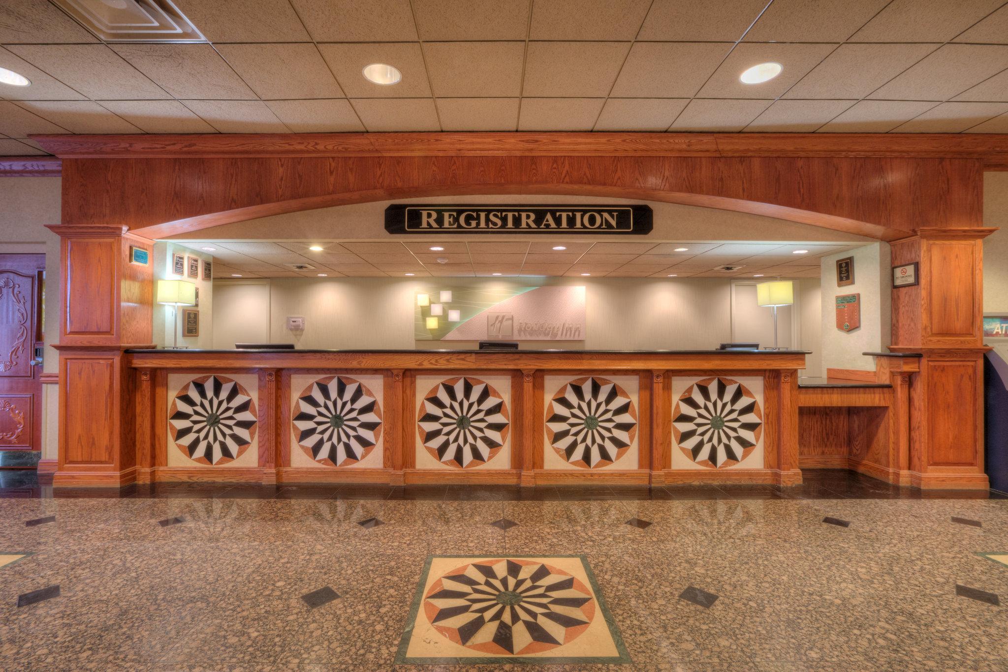 HOLIDAY INN EXPRESS & SUITES SOUTHGATE - DETROIT AREA 4/32