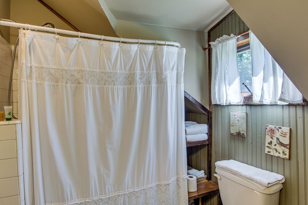 Butterfly Hollow Bed and Breakfast 32/32