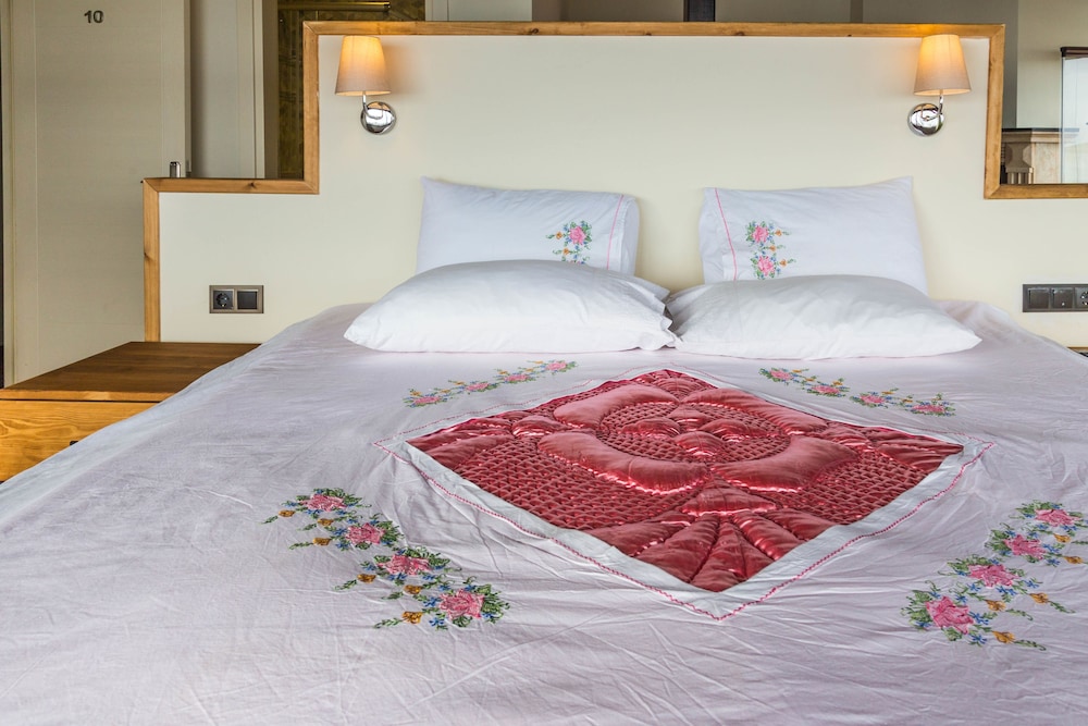 DELUXE, DOUBLE BED, SEA VIEW